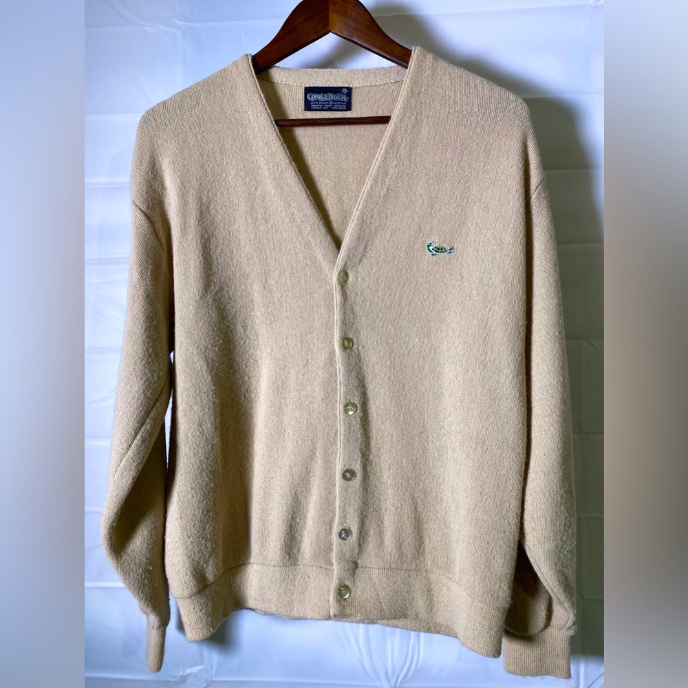 VINTAGE Challenger Men's button Beige Cardigan Sweater with turtle appliqué